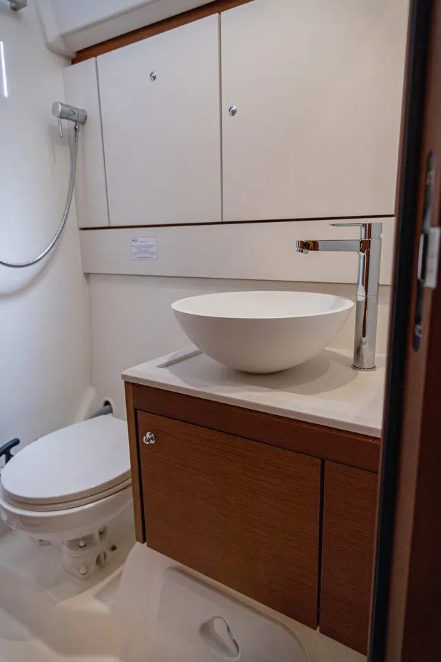 Image slide 692